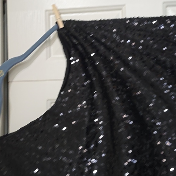 Black sequins bat winng one shoulder dress - Picture 3 of 4